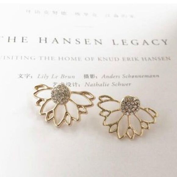 5 for $25 DOUBLE SIDED LOTUS EARRINGS - Picture 4 of 8